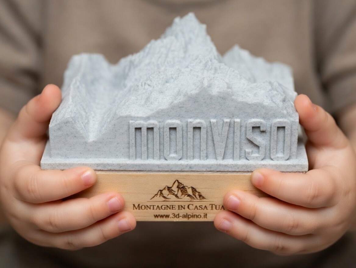 Modello 3D del Monviso in un ambiente domestico